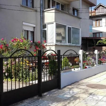 Stoyanovi Vendégház 3*